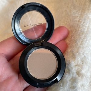 MAC EYE SHADOW Omega Matte. .05oz./1.5g.